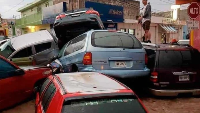 colapsa el centro d e Matehuala por la tromba